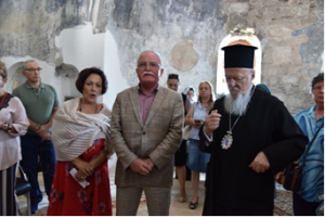 Fener Rum Patriği Bartholomeos, Isparta'nın Eğirdir ilçesinde bulunan Ayastefanos Kilisesi'nde dua etti. Fener Rum Patriği Bartholomeos, Pisidia Metropoliti Sotirios Trampas ile Eğirdir Yeşilada'da bulunan Ayastefanos Kilisesi'ni ziyaret ederek dua ettiler, Yunanistan ve Kore'den gelen ekiplerin sunduğu müzik dinletisine katıldı. Pisidia Metropoliti Sotirios Trampas, kilise ve tarihi hakkında ziyaretçilere bilgiler verdi. Daha sonra Fener Rum Patriği Bartholomeos, "bu kiliseyi dedelerimizin kilisesini restore etmekle diğer dinlere karşı olan saygınızı göstermiş oldunuz. Daha geniş olarak insanlığın müşterek değerlerine olan saygınızı göstermiş oldunuz. Bizler cemaat olarak, Hıristiyan olarak, Türk vatandaşı olan bizler ve diğer ülkelerden gelmiş olan Hıristiyan kardeşlerimizin adına sizlere şükranımızı sunuyoruz. Sizler bizden ne oy bekliyorsunuz ne de başka bir şey bekliyorsunuz. Teveccühünüz ve yeni nesillere verdiğiniz dersten dolayı sizleri kutluyoruz. İleride bütün restorasyon tamamlandığı zaman ilgili makamların izinleriyle bugün gerçekleştiremediğimiz ayinimizi gerçekleştiririz. Bu bize büyük mutluluk verecektir. Bütün Eğirdirlilere hayır dualarımızı iletmenizi rica ediyoruz" dedi. Belediye Başkanı Ömer Şengöl de, "Benim tüm hizmetlerim oy için değildir. Hepimizin tek rabbi olan Allah'ın rızası içindir. Bu nedenle dinsizler de dahil tüm insanların Eğirdir'de rahat yaşamaları, Eğirdir'de rahat gezmeleri için yasaların bana verdiği yetkiye dayanarak gerekli işlemleri yapıyoruz. 1922'de Ada'dan Yunanistan'a göç eden ailelerin torunları ve çocuklarıyla ahbaplıklarım var. Bu vesile ile hoşgeldiniz diyorum." Ardından Fener Rum Patriği Bartholomeos ve beraberindekiler Antalya'ya gitmek üzere ilçeden ayrıldı.